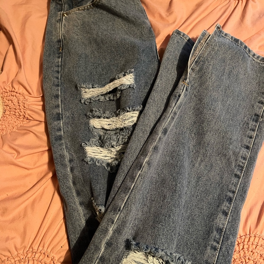Pretty Little Things ripped Jeans